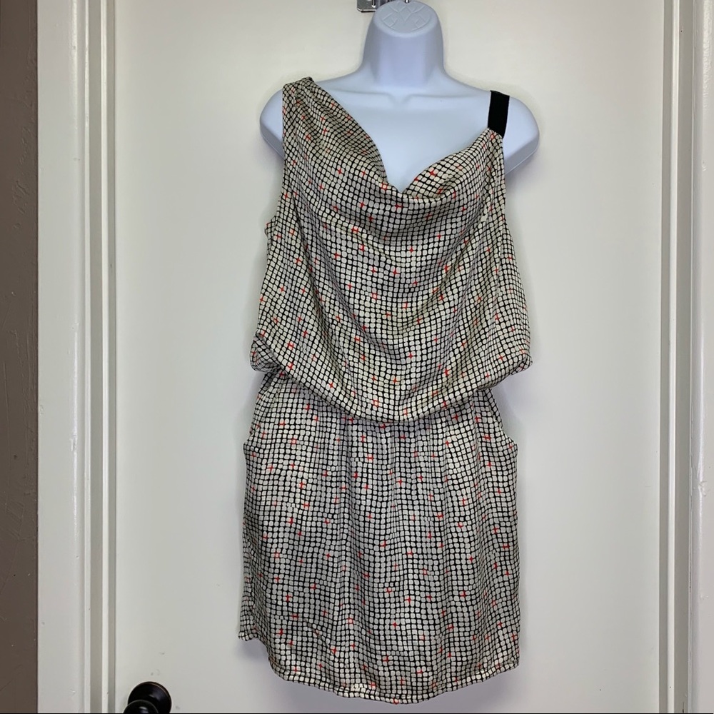 PEPPERMINT SLEEVELESS DRESS SIZE LARGE